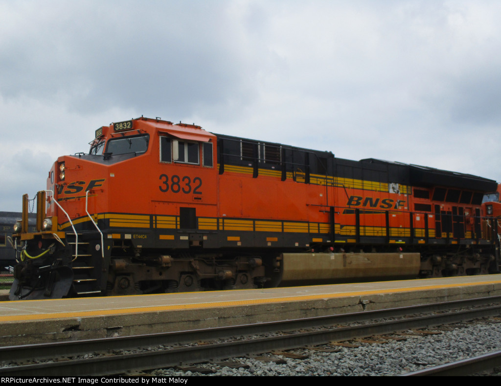 BNSF 3832